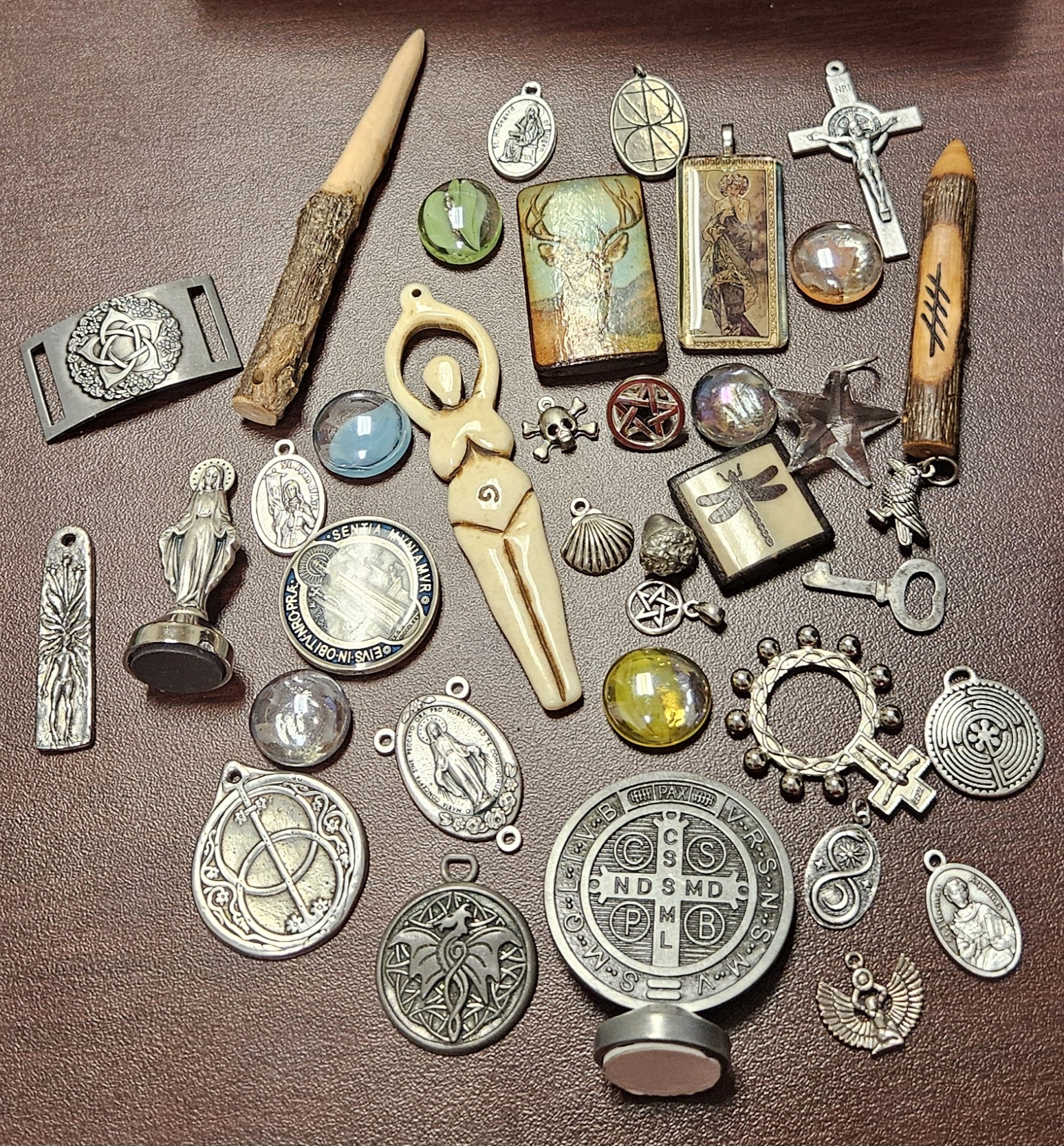 Witchy Everyday Carry: What’s In My Priestexing Bag